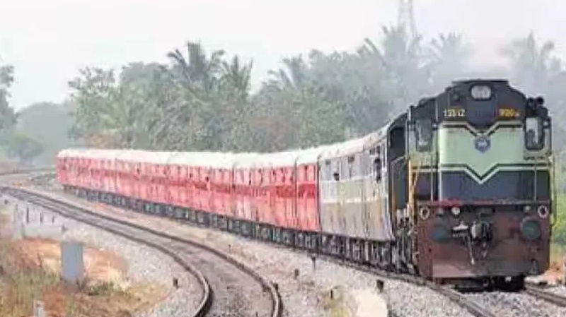 सफर की ज़हमत से बचना है तो भारतीय रेलवे के इन नियमों पर डाल लें एक नज़र