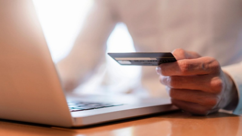 अनिल अंबानी पर स्टेट बैंक ने कई बैंकों से लोन लेकर उसके गलत इस्तेमाल का आरोप लगाया