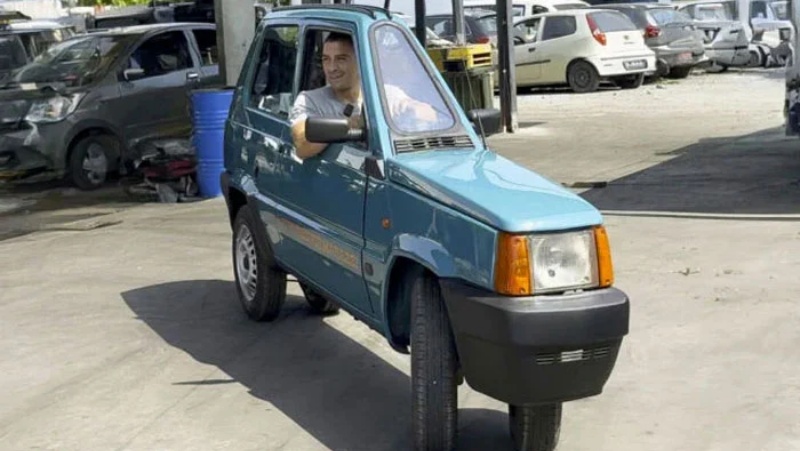 इतालवी मैकेनिक ने पुरानी कार को दुनिया की सबसे पतली कार में बदला
