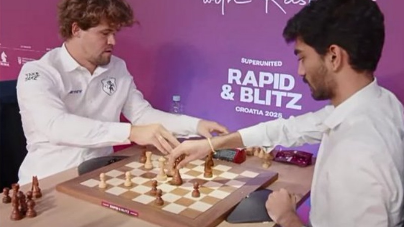 नौसेना की पहली महिला फाइटर पायलट की ज़िम्मेदारी सब लेफ्टिनेंट आस्था पूनिया को मिली