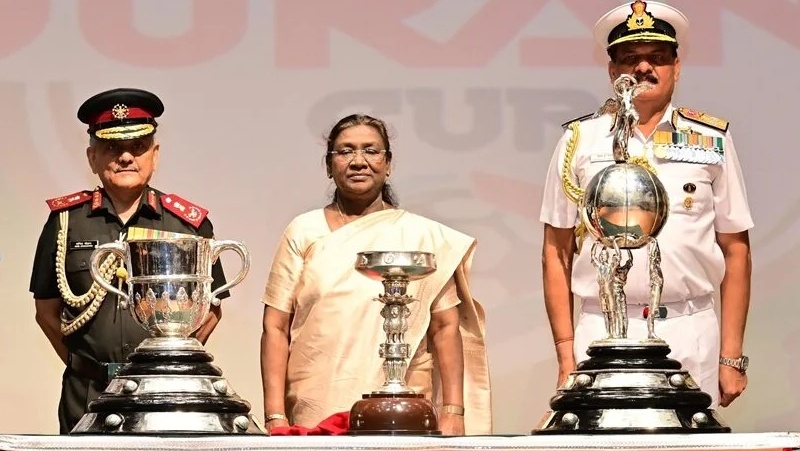 राष्ट्रपति द्रौपदी मुर्मु ने किया डूरंड कप 2025 ट्रॉफी का अनावरण