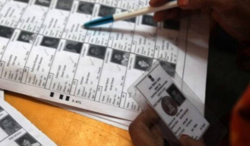 बिहार में 52 लाख से ज़्यादा वोटर्स के नाम पर मंडरा रहा है खतरा