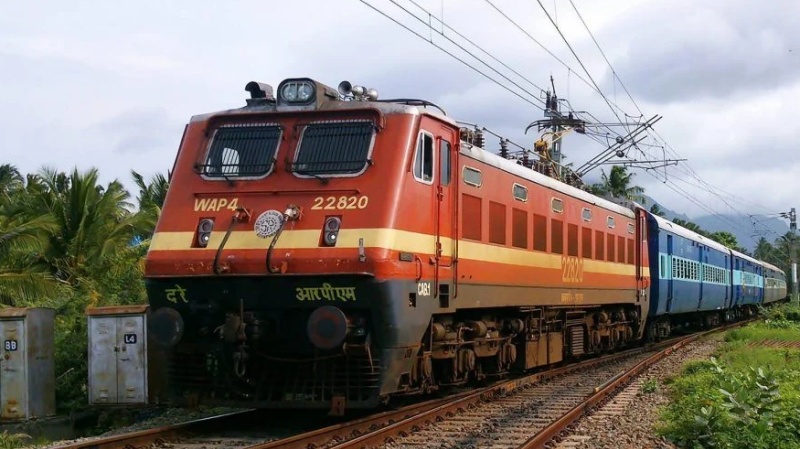 रेल यात्रियों की सुरक्षा के लिए अब सभी कोचों में लगेंगे सीसीटीवी कैमरे