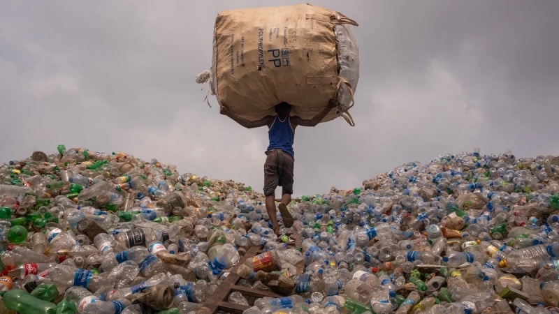 दुनिया को प्लास्टिक संकट के कारण स्वास्थ्य पर सालाना 1.5 ट्रिलियन डॉलर खर्च करने पड़ रहे हैं