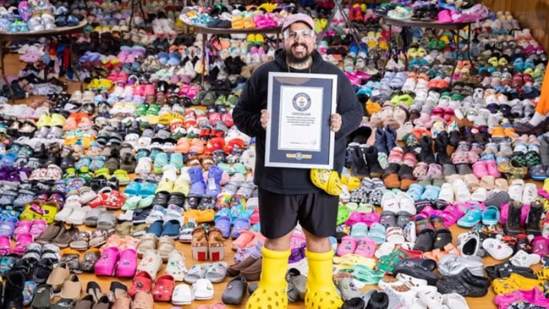 इस शख्स ने इतने क्रोक इकट्ठा किए कि बन गया गिनीज़ वर्ल्ड रिकॉर्ड बनाया