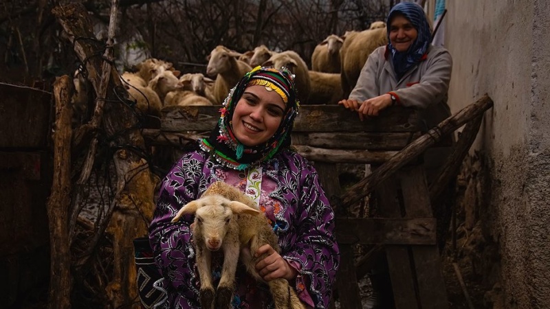 पेरिस फैशन वीक 2025 में ऐश्वर्या ने मोह लिया मन