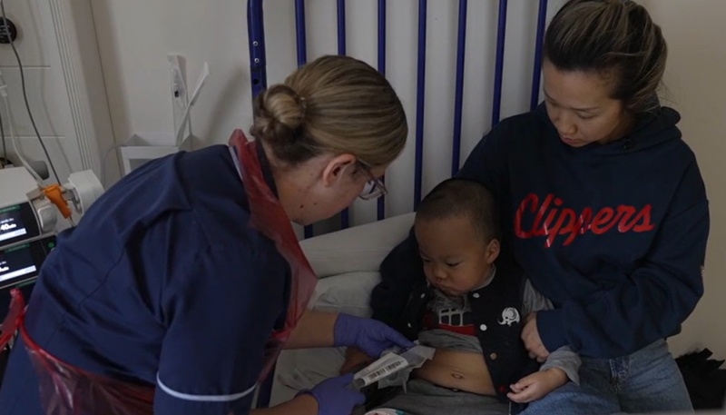 दुनिया की पहली जीन थेरेपी ने तीन साल के ओलिवर की ज़िंदगी बदल दी