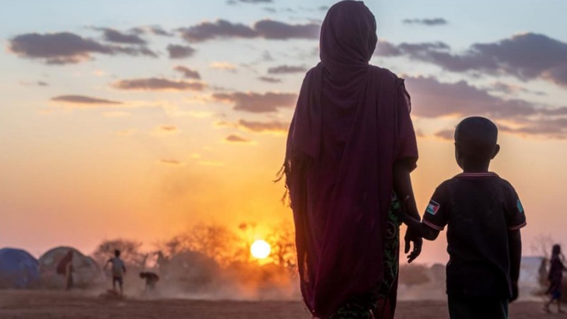 बेरोज़गारी व निर्धनता की दोहरी मार ने लाखों एशियाई लोगों को पलायन के लिए मजबूर किया