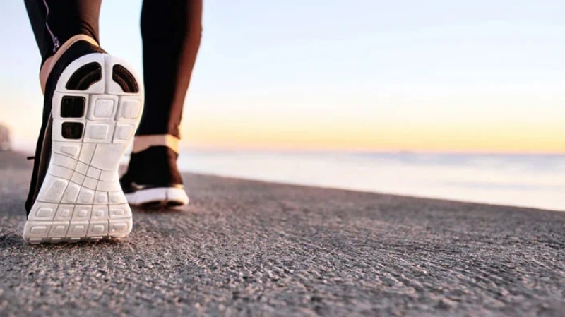 रोज़ाना कितने कदम चलकर अल्ज़ाइमर से बचा जा सकता है: अध्ययन