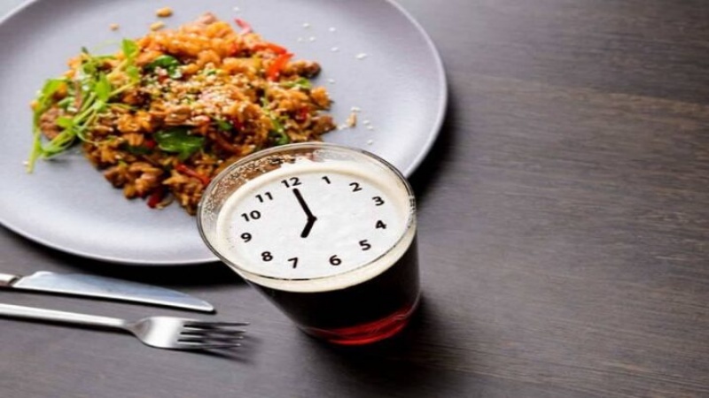 डिनर का समय बदलना सेहत के लिए फायदेमंद हो सकता है