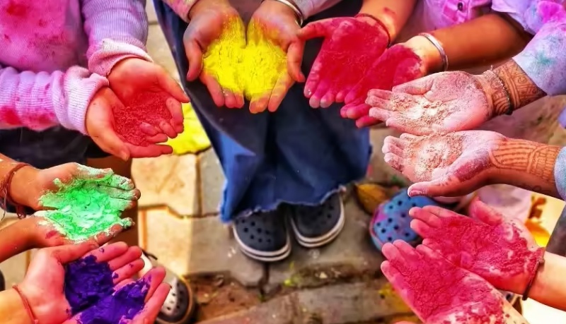 सूबे में होलिका दहन की तैयारियों के बीच मुख्यमंत्री ने शांति और इको-फ्रेंडली तरीके से त्योहार मनाने की अपील की
