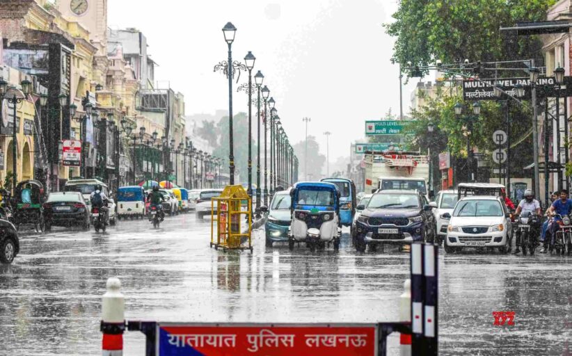 शाम जैसी सुबह के साथ बिन मौसम बारिश में भीगा लखनऊ