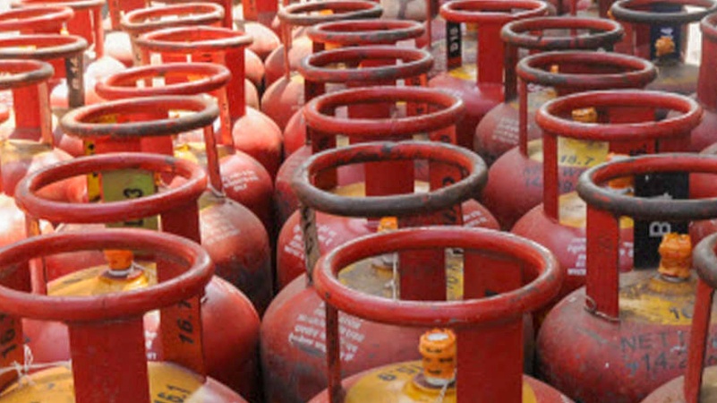 सिलेंडर बुकिंग की अवधि को बढ़ाकर एलपीजी की जमाखोरी पर रोक लगाने का प्रयास